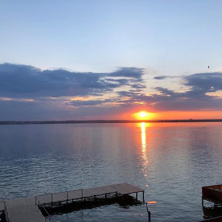 Mamaia Lake Viewアパートメント エクステリア 写真