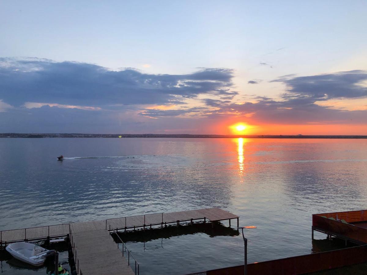 Mamaia Lake Viewアパートメント エクステリア 写真