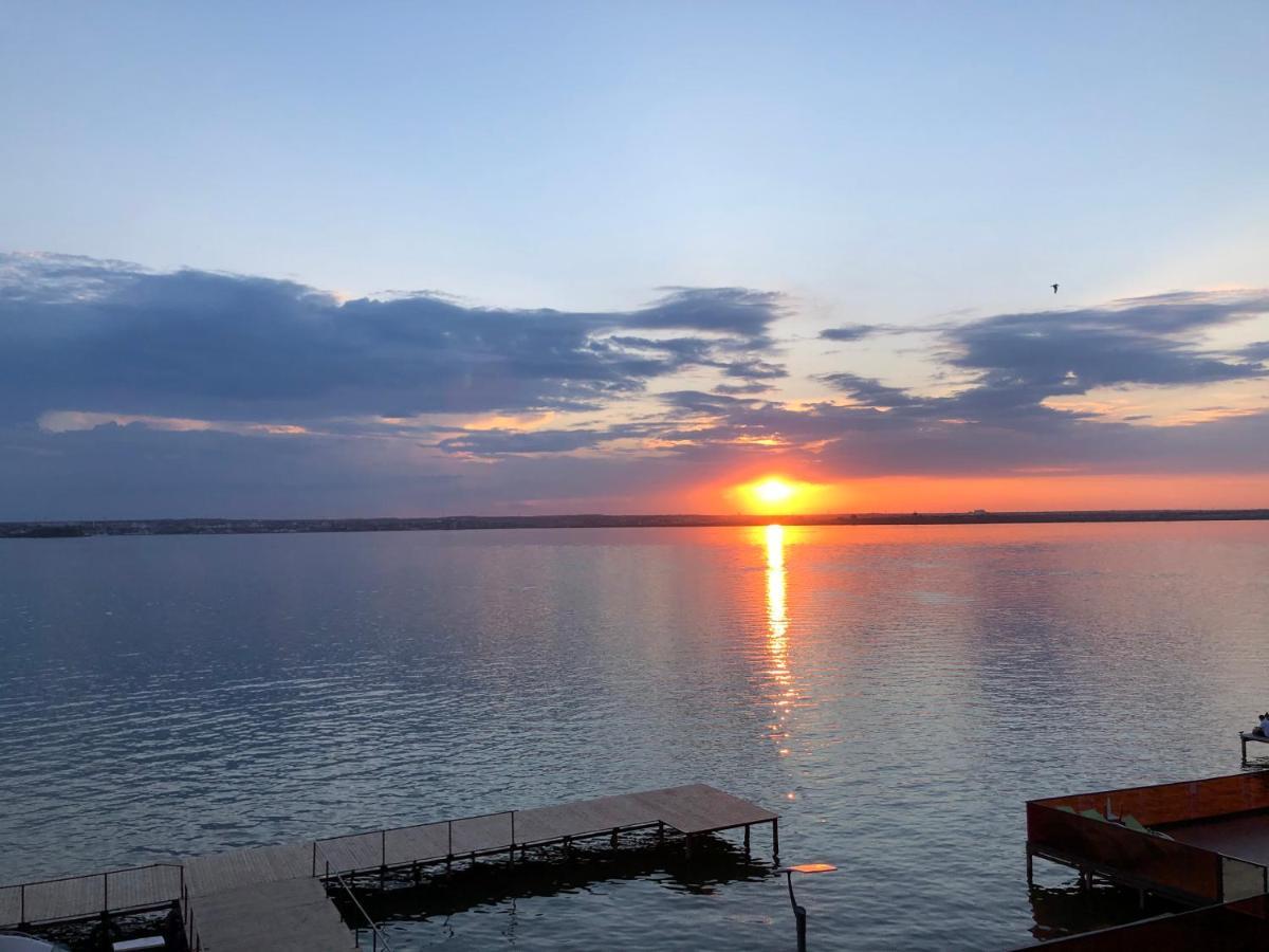 Mamaia Lake Viewアパートメント エクステリア 写真